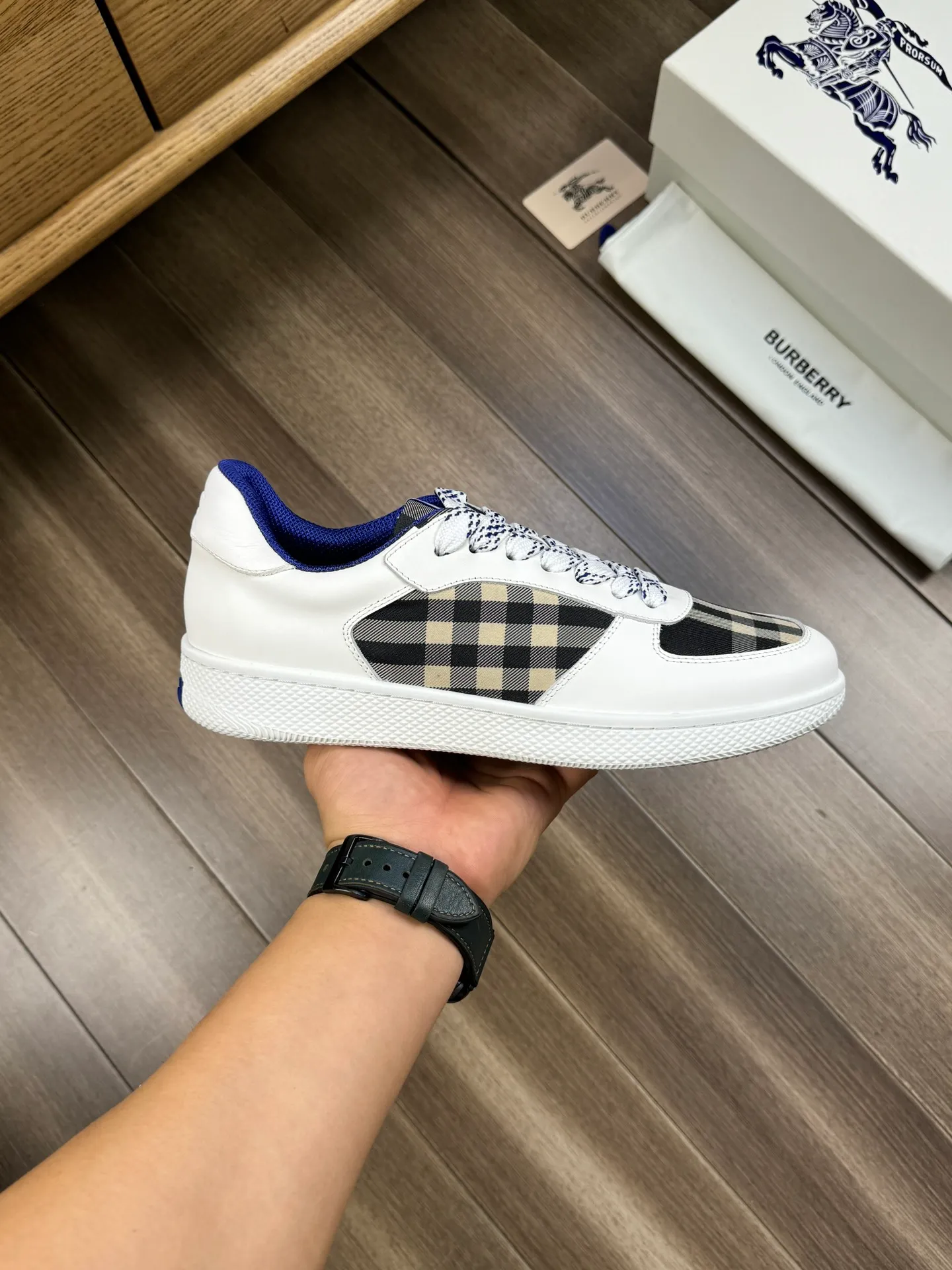P400 [BURBERRY] Burberry - Upper: imported 🔝 Napa calfskin, brand totem cloth, tongue brand cloth label - Inner lining: canvas lining, - Outsole: rubber; two-color molded outsole - Super high quality control·Fine workmanship: highlighted (high-end·luxury·grade) -Size: 38-44 (Male 45, can be customized)